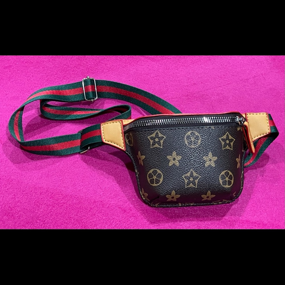 Cute little waist pouch. New. Never used.